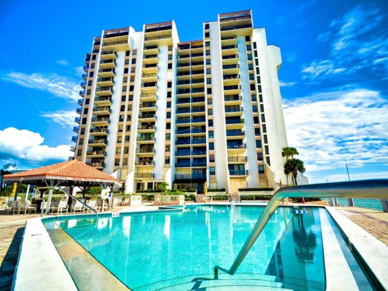insurance-appraisal-in-clearwater-440-west-condos - FPAT - FPAT Exterior View of 440 West Condos North Tower Undergoing an Insurance Appraisal in Clearwater Beach Florida